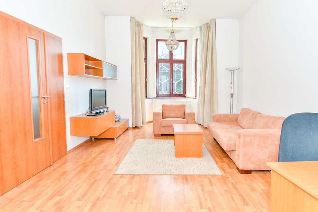 Apartment Downtown Жилина Екстериор снимка